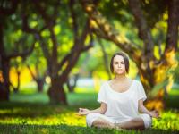 FB体育赛事-引擎轰鸣与绿茵传奇，当F1新赛季揭幕战之夜遇见劳塔罗的里程碑