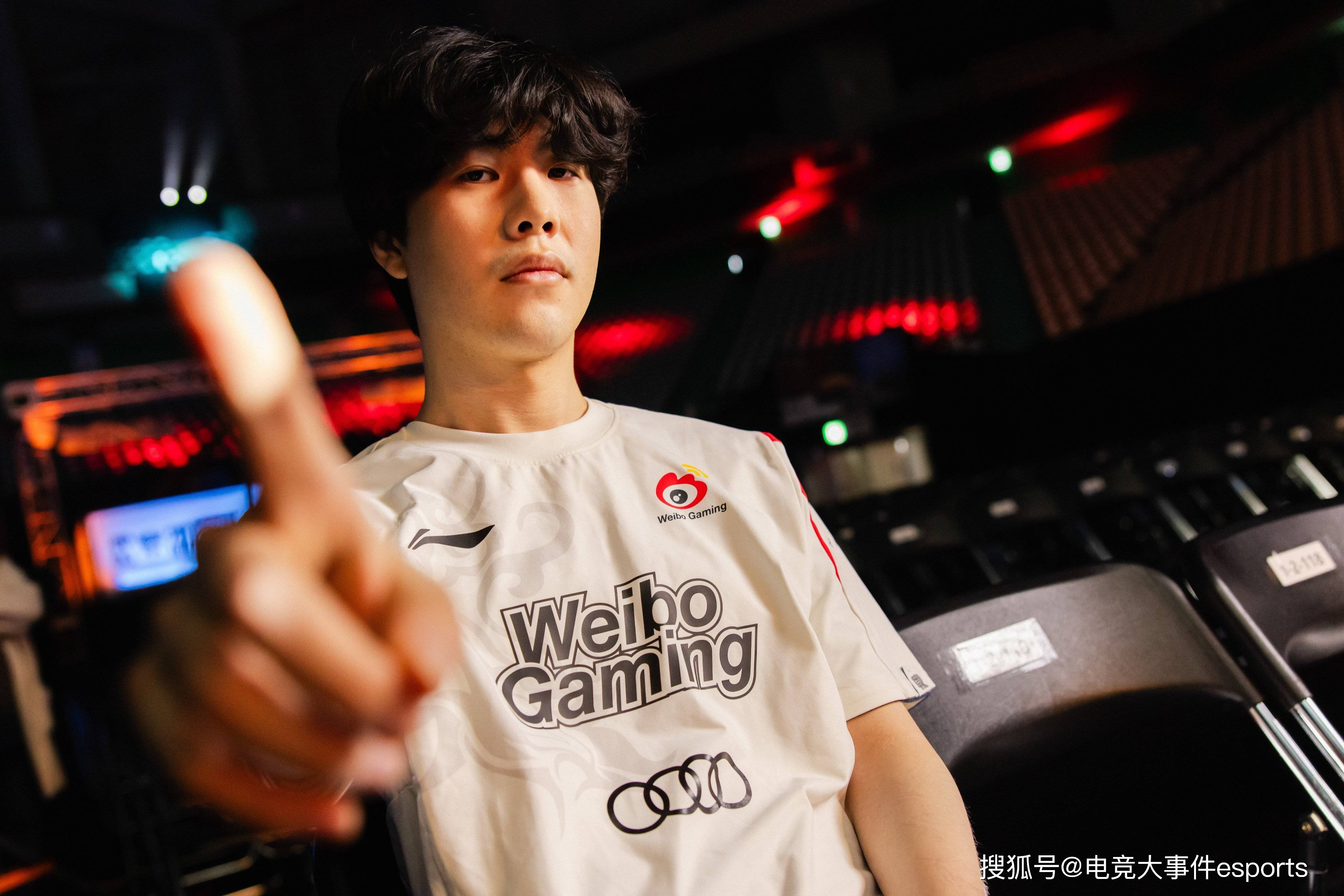 关于JDG血洗T1,Deft团战一打五宿命之战入围赛,留下经典瞬间的信息 关于JDG血洗T1,Deft团战一打五宿命之战入围赛,留下经典瞬间的信息