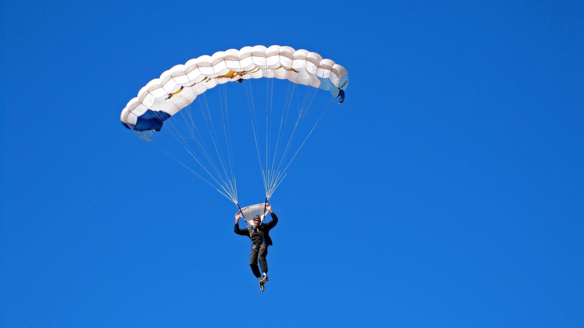 东决关键战之夜，马克西在重压下绽放光芒