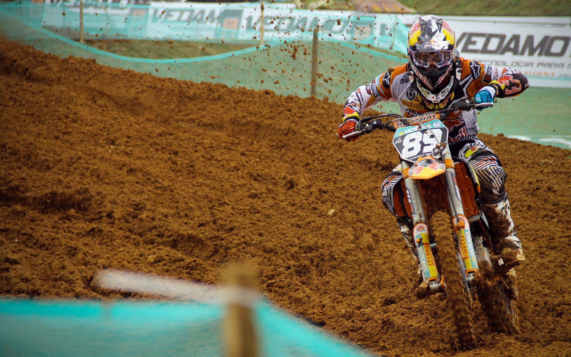 东决关键战之夜,霍勒迪状态火热,雄鹿的定海神针与绿军的隐形利刃